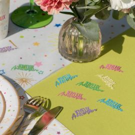 50 Confettis de table Joyeux Anniversaire multicolores 5 cm