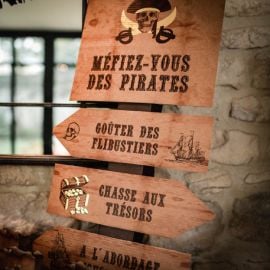 Panneau de 4 Flèches directionnelles Pirate Kraft