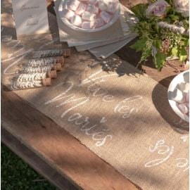 Chemin de table en jute Vive les Mariés