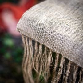 Chemin de table toile de jute et franges