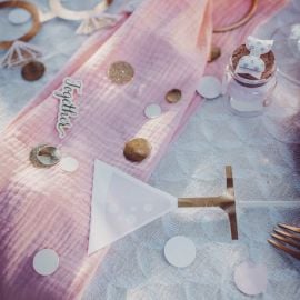 Confettis de table girly rose et blanc