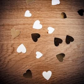 Confettis de table petit coeur Or  Blanc 