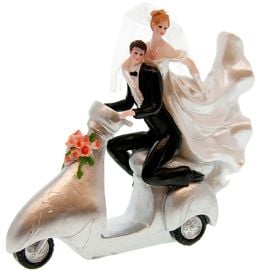 Couple de mariés sur Scooter