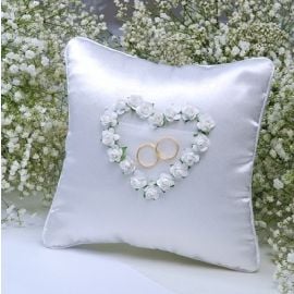 Coussin porte alliance avec coeur en raphia blanc 