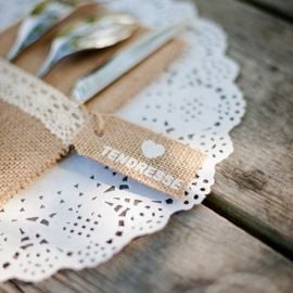 Etiquettes en jute avec ficelle 