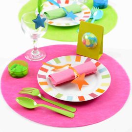 Set de table en papier intissé Fuchsia rond 34cm x50