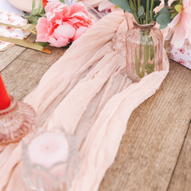 chemin de table en rose blush et coton pas cher