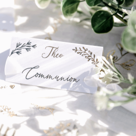 10 Marque-Places Communion Blanc et or 8x6,5cm  - decoration fetes pas cher - Badaboum.fr