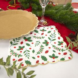 Serviettes blanches festonnées 33x33 cm avec motif houx rouge et vert, bordure dorée élégante. Parfaites pour Noël, mariages et réceptions festives. Lot de 16 serviettes, disponible sur Badaboum.fr.