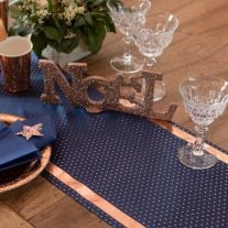 Chemin de table Joyeux Anniversaire Bleu Marine 3m - Deco table anniversaire  - Badaboum