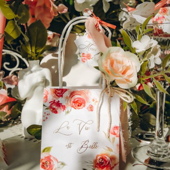 Sac a deals main cadeau
