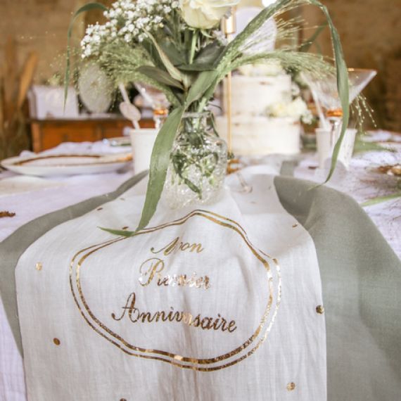 Chemin de table gaze de coton Mon Premier Anniversaire - Decoration  Anniversaire - Badaboum