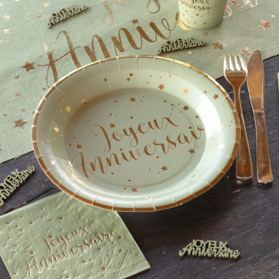 Vaisselle jetable, assiettes et gobelets en carton pour votre fête d' anniversaire