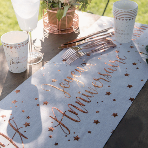 Décoration de table 20ans anniversaire blanc & rose gold étincelant.