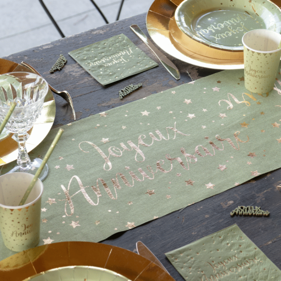 Chemin de table Joyeux Anniversaire Vert Sauge - deco anniversaire